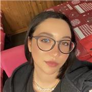 studentessa che aiuta in generale con i compiti